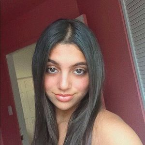 Meet your Posher, Liora